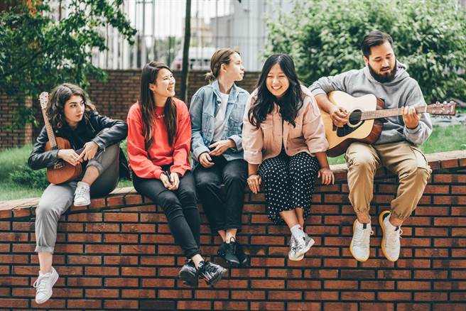 處女座、天秤座、摩羯座、水瓶座的人2022年的桃花運明明不錯，卻很難脫單。(示意圖／Shutterstock)