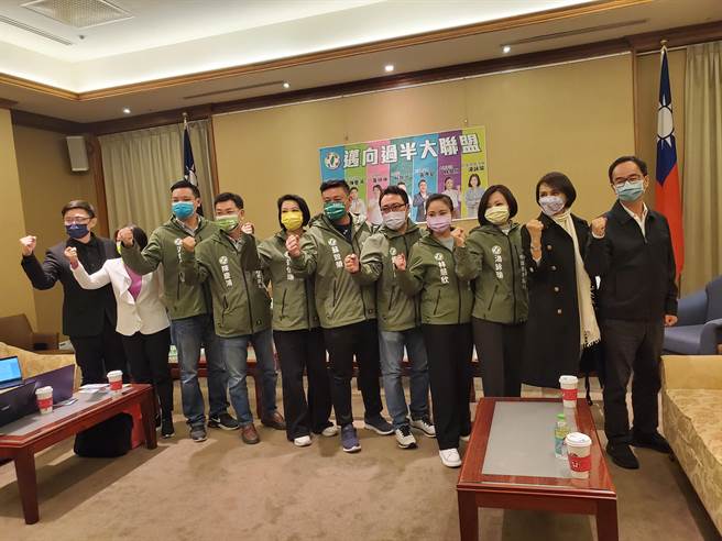 民进党议员初选  高雄菊系7新人组成「迈向过半大联盟」。曾薏苹摄