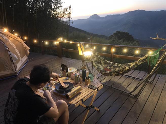 6号花园风景宜人，亲近山岳。（TromsoAurora挪威中文极光团提供） 