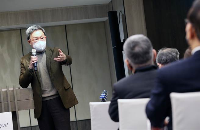 《奔向战场：危险十字路口的台湾》新书发表会22日举行，前国安会秘书长、前陆委会主委苏起认为，台湾要好好处理大国的关系，否则乌克兰就是个教训。（范扬光摄）