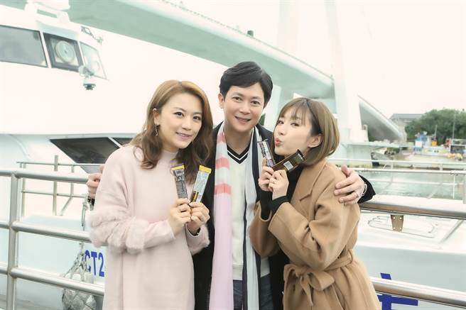 寒流來襲，《黃金歲月》王燦準備巧克力給苗真跟羅巧倫。（民視提供）