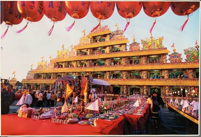 台中豐原在2003年舉行慶成祈安三獻醮，主壇設在慈濟宮，另設東、西、南、北、中醮壇。（慈濟宮提供／王文吉台中傳真）