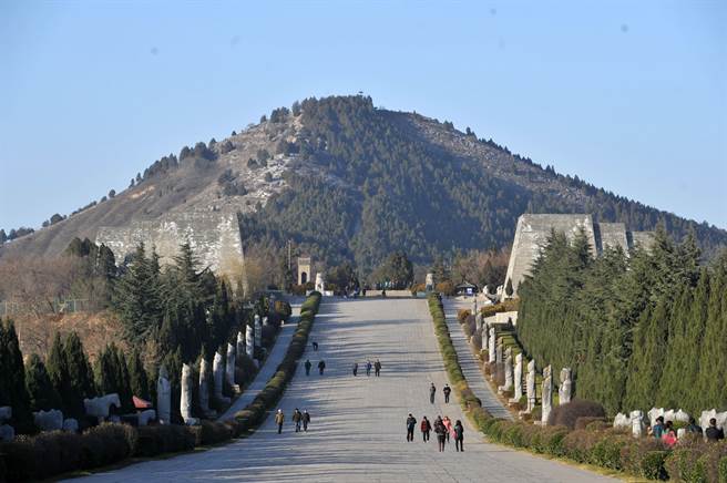 乾陵是唐高宗和武则天的合葬墓，也是唐朝唯一未被盗墓的皇帝陵墓。(图/新华社)