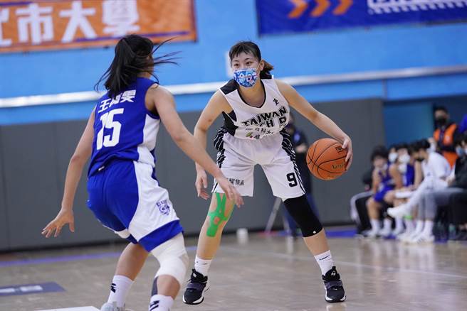 台湾科大陈芷英30分、13篮板、5助攻、5抄截数据全面。（大专体总提供）