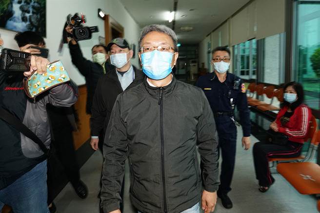 宜兰县政府秘书长林茂盛被带往地检署约谈。（李忠一摄）