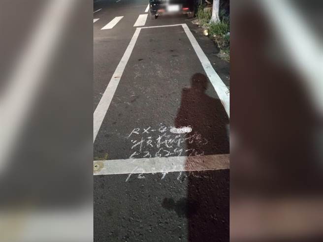 男网友把机车待转格当成停车格，爱车惨被拖吊。（翻摄自脸书社团《爆废公社二馆》）