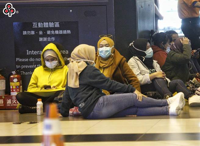 立法院在2016年修正「就业服务法」52条取消外籍劳工工作期满须出国1日的规定。（报系资料照）