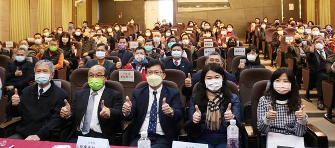 台湾产业大缺工手工具等11公协会陈情，立委张廖万坚22日特于经济部工业区中区环境保护中心举办「移工政策座谈会」。（陈世宗摄）