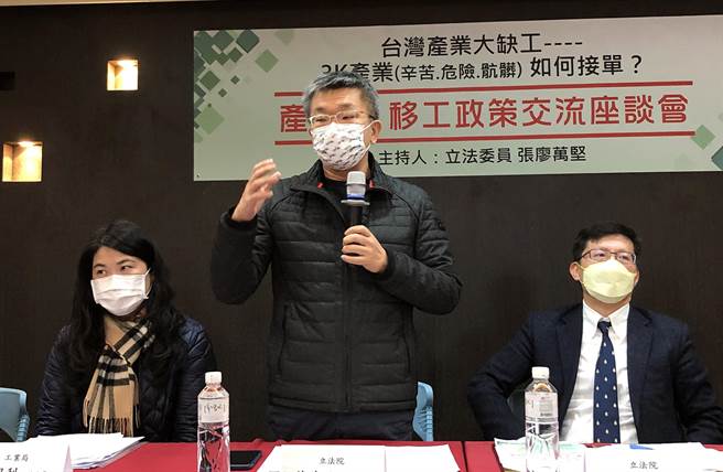 立法院副院长蔡其昌説，移工不足无法生产面临的困境急需解决，他将与政府相关部门研议解决方案。 （陈世宗摄）