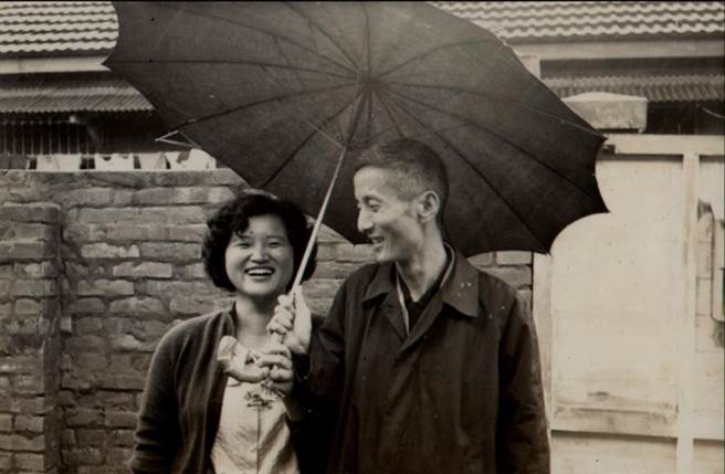 已故小说家朱西宁（右）与翻译家刘慕沙（左），是台湾文坛具代表性的文学夫妇檔，留下许多精彩作品。（目宿媒体提供）