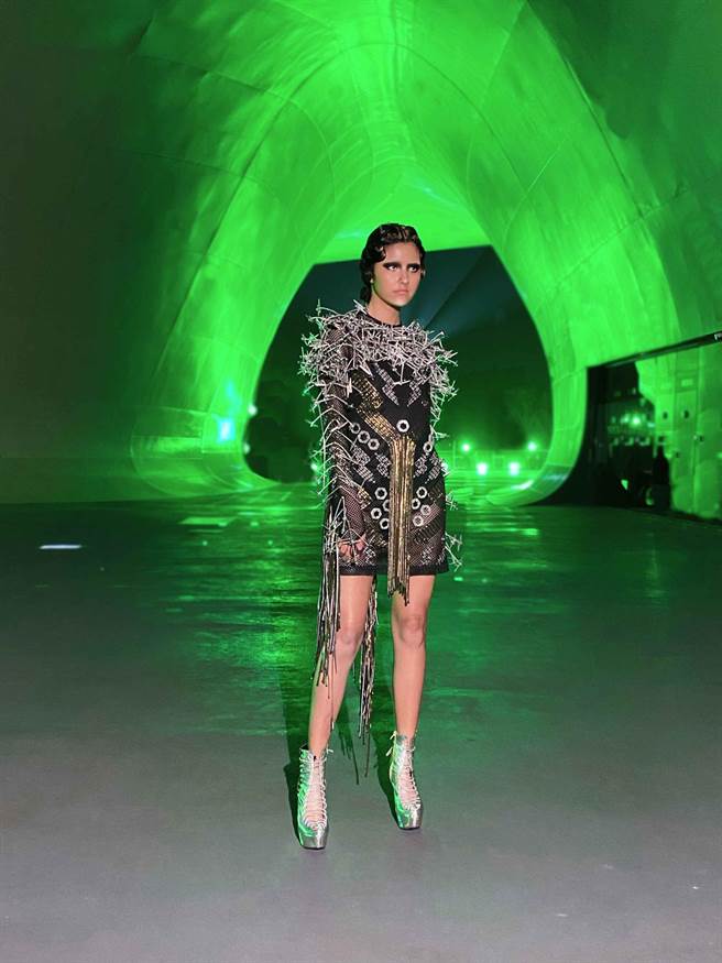 设计师汪俐伶于卫武营国家艺术中心迴廊推出同名品牌 WANGLILING五周年特展。（WANGLILING提供）