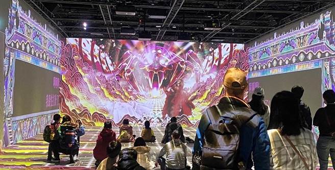 台北101最新展览「光电音造盘丝洞」打造沉浸式体验。（101提供）