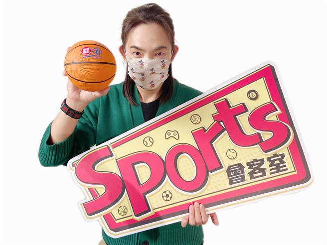 台湾运彩×T1联盟会长钱薇娟在「Sports会客室」秀了一下好歌喉。（中时新闻网提供）