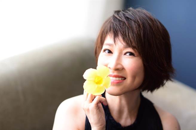 林慧萍、陈美凤、洪荣宏、李翊君、黄妃、龙千玉、张秀卿等人将分别在4月30日、5月1日于高雄流行音乐中心举办「真爱秀．蓝宝石大歌厅」演唱会。（中时提供）