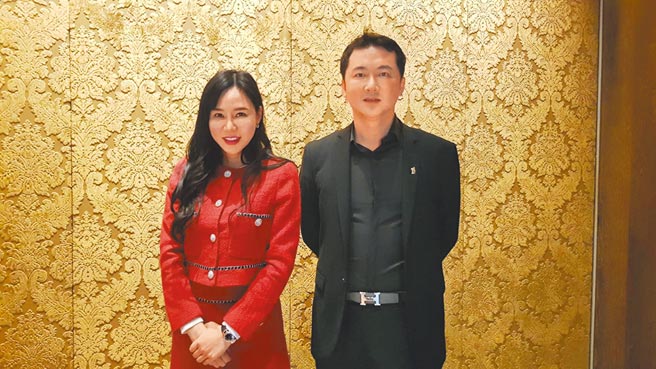 晶钻生医董事长赖柏如（左）、总经理谢佳宪（右）。图／杜蕙蓉