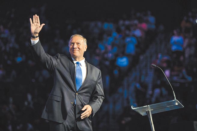 曾胖到136公斤的蓬佩奥，2021年卸下国务卿职位后开始减重，经过6个月的努力，减去了近41公斤体重。（美联社）