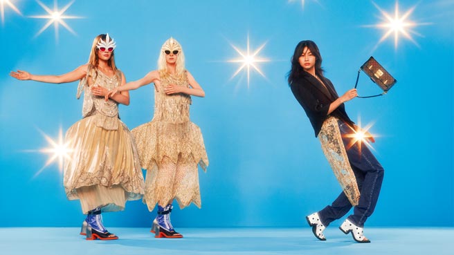 韩国女演员郑好娟（右）因《鱿鱼游戏》红遍全球，也是此次LV春夏广告的重点角色之一。（Louis Vuitton提供）