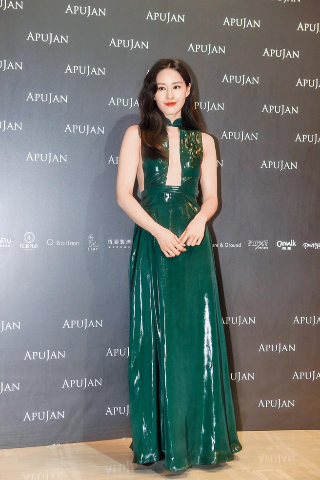 曾愷玹參與APUJAN 2022秋冬系列，飾演一名特務。（鄧博仁攝）