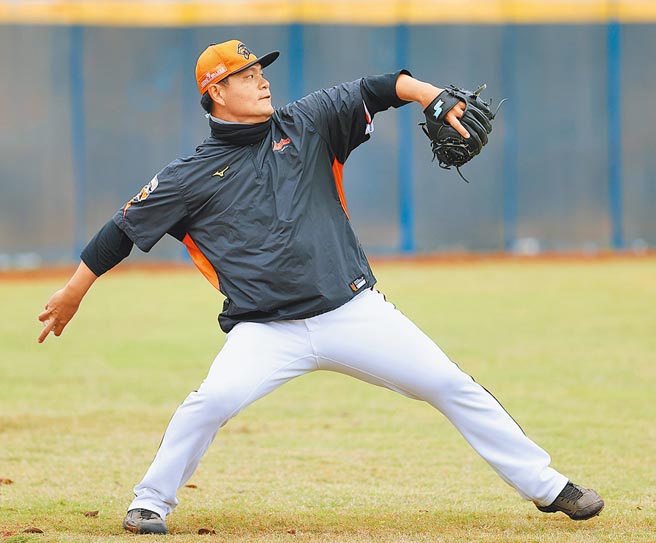 统一狮老将潘威伦今年定位重回先发。（中央社）