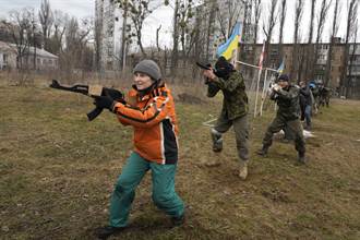 烏克蘭徵召60歲軍人不嫌老？ 網揭功能性：擋第一波