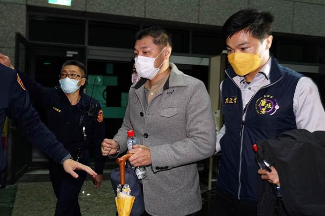 林姿妙的儿子林佑泽200万元交保。（李忠一摄）