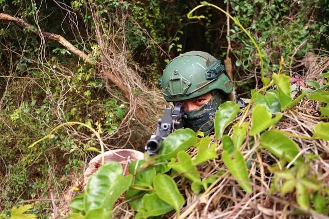 马防部南竿守备大队，进行部队机动训练。 摘自陆军脸书。