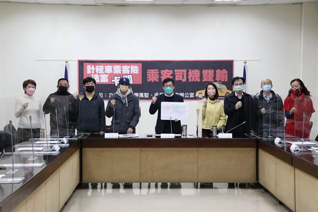 民进党立委张廖万坚、吴思瑶今日记者会 (张廖万坚办公室提供)