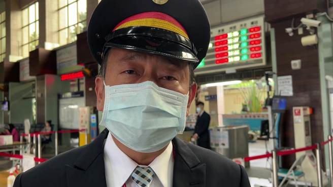 台铁台东站长杨舜安表示，若有特殊情况的民眾，可随时与台铁人员反映。（蔡旻妤摄）