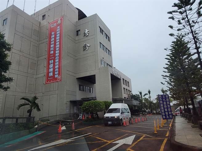 云林县消防局统计，昨天（22日）一整天共发生急病送医49件、死亡6件。图为台大云林分院急诊室。（周丽兰摄）