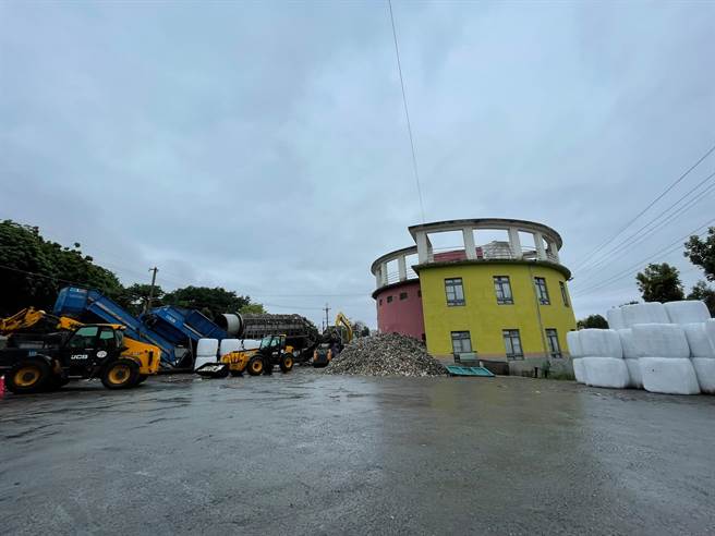 23日埔里镇长廖志城邀集代表、里长、社区理事长等到垃圾堆置场观摩，除了让大家亲眼看见垃圾堆置问题，也希望大家能协助宣导垃圾减量。（公所提供／吴建辉南投传真）