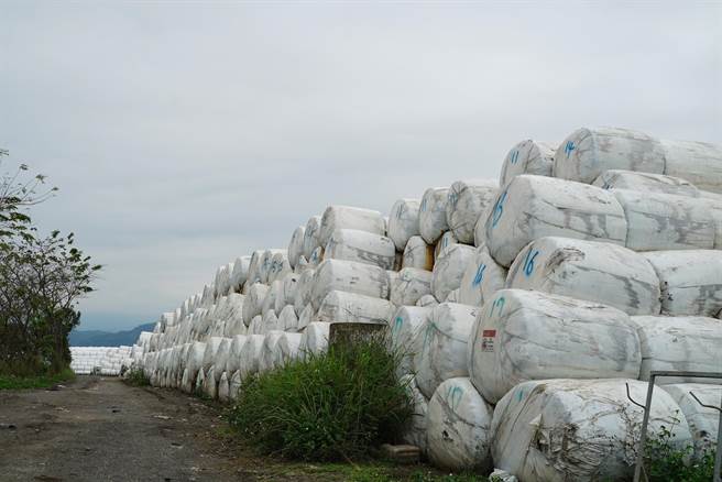 除了埔里镇之外、南投、草屯、竹山、名间等乡镇也都进行垃圾打包作业，光南投市堆置场就已堆置超过1万2千吨垃圾。（本报资料照片）