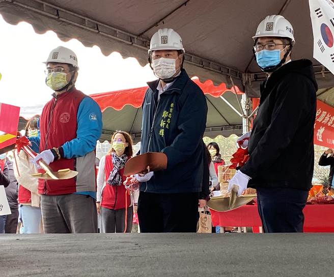 台南市長黃偉哲（右）可望獲民進黨提名連任。（曹婷婷攝）