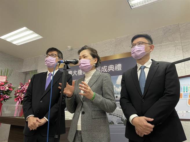 經濟部長王美花(中)參加前瞻大樓啟用典禮。（洪靖宜攝）