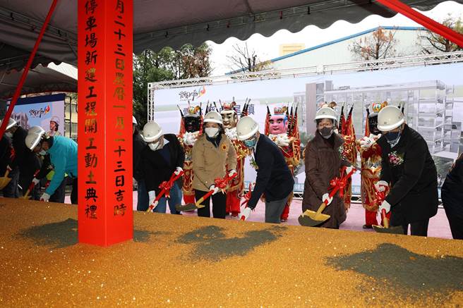 云林县政府斥资6.3亿元，打造虎尾镇市区立体停车场。（张朝欣摄）