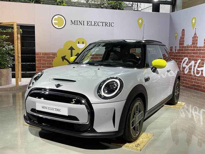（MINI Electric电动车预计今年底登台上市，总代理汎德即日起展开线上预购活动，让铁粉抢先预约入手。图／陈信荣）
