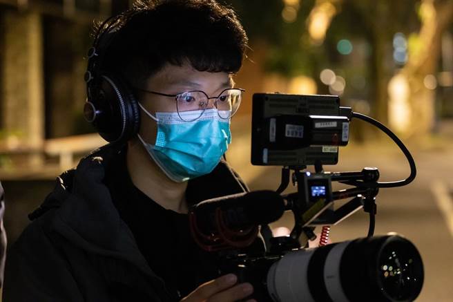 林承烨协助拍摄醒吾科大资科系电竞战队宣传影片。(林承烨提供)