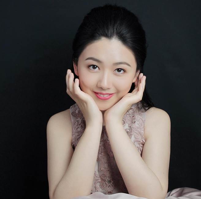 钢琴上的小精灵江佳蓁，即兴创作引注目。(戴志扬翻摄)