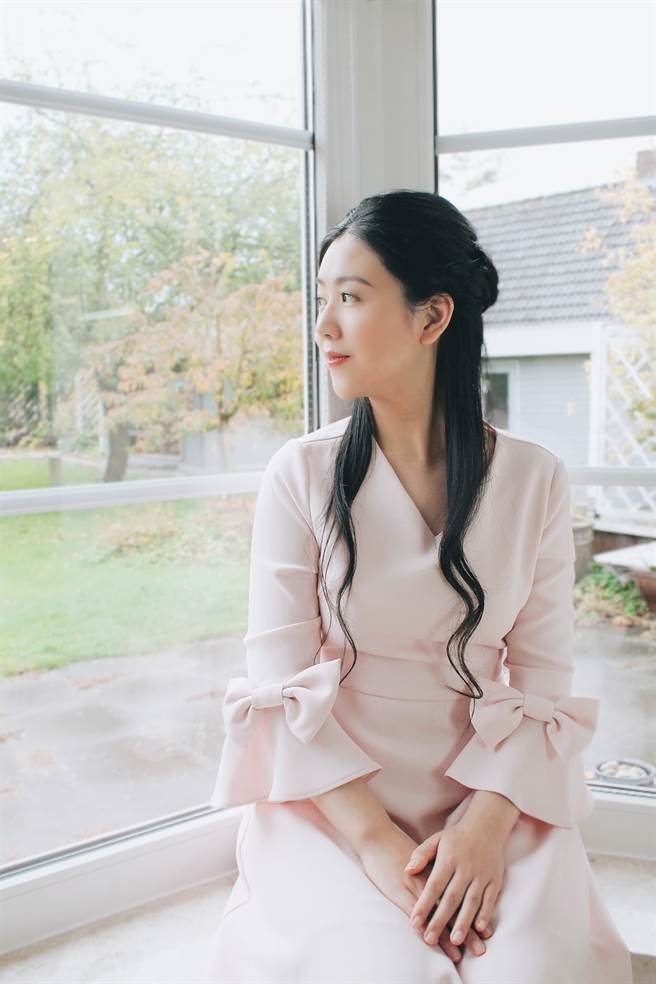 钢琴上的小精灵江佳蓁，即兴创作引注目。(戴志扬翻摄)