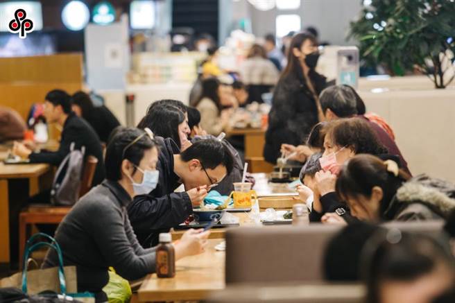 疫情影响下女性员工为主的行业加薪幅度小，而相对以男性为主的行业加薪幅度大，因此有较显着差异。（报系资料照）