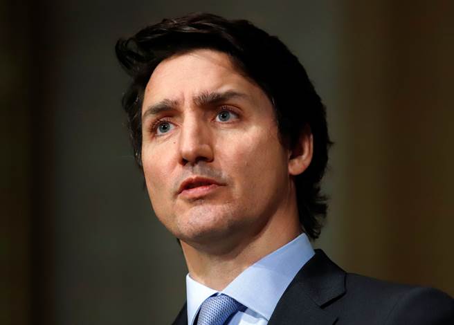 加拿大總理杜魯道（Justin Trudeau）今天宣布對俄羅斯實施經濟制裁，說莫斯科對烏克蘭的行動是「對主權國家的進一步侵略，令人完全無法接受」。(圖／路透社)