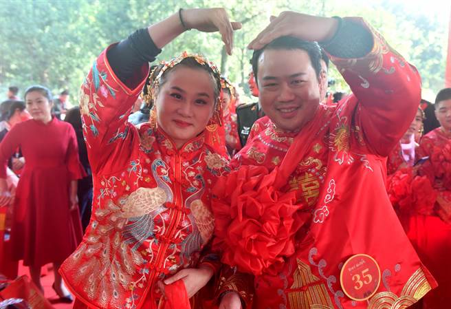 去年底，冯念祖与林佳参加第十二届新福州人集体婚礼。（作者提供）