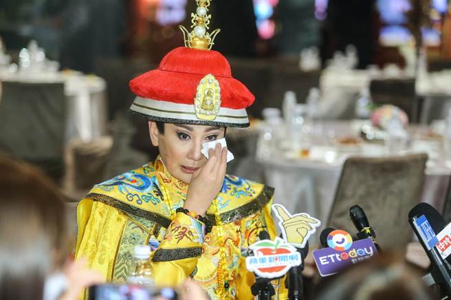 陳亞蘭數度淚崩。（粘耿豪攝）