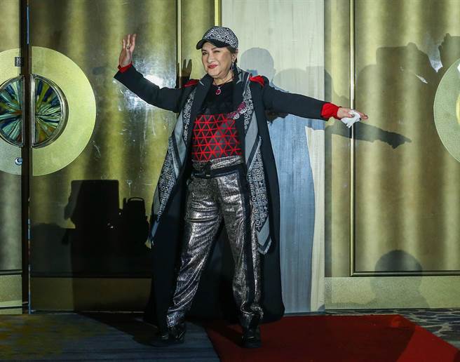 楊麗花三年未公開現身，被愛徒曝光準備服裝造型就傷腦筋好幾天。（粘耿豪攝）