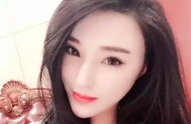 驴嫂平荣为大陆河北人，是网路直播平台「快手」的红人（图／取自驴嫂平荣百度百科）