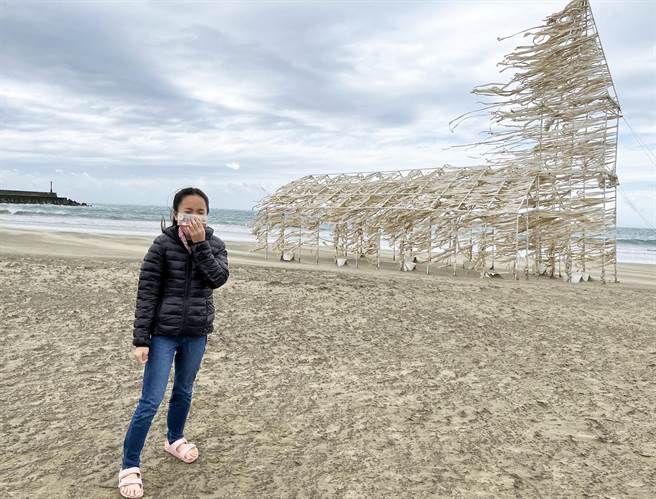 車城海口港舉辦的落山風藝術季，把恆春半島獨特天候轉化為藝術創作。（林和生攝）