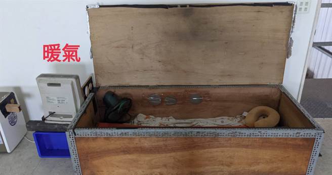 网友分享自己睡了10年的木箱床，舒服又安静让他非常满意。（图／翻摄脸书爆怨公社）