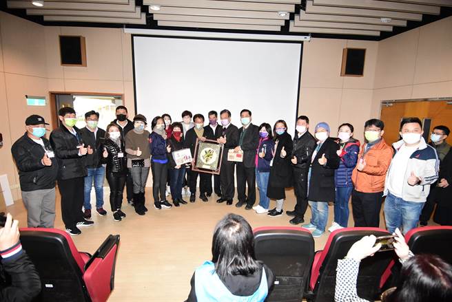 台南市议会23日进行经建考察，首站造访彰化县府会。（吴敏菁摄）