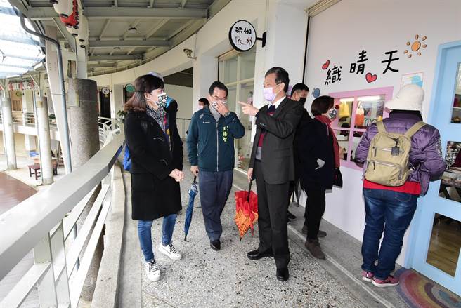 台南市议会23日进行经建考察，首站造访彰化县府会。（吴敏菁摄）