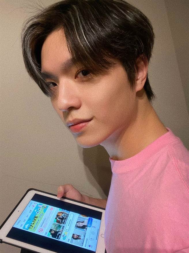 新生代男星王硕瀚参与这次「Pink Shirt Day国际反霸凌日」特别在今晚9点半开直播。（17LIVE提供）