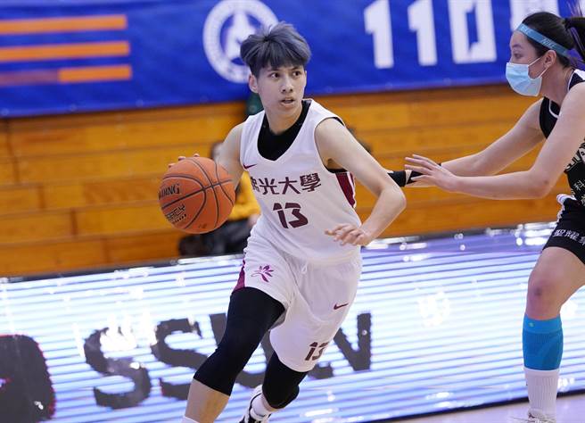 佛光大學王竫婷貢獻11分、8籃板。（大專體總提供）